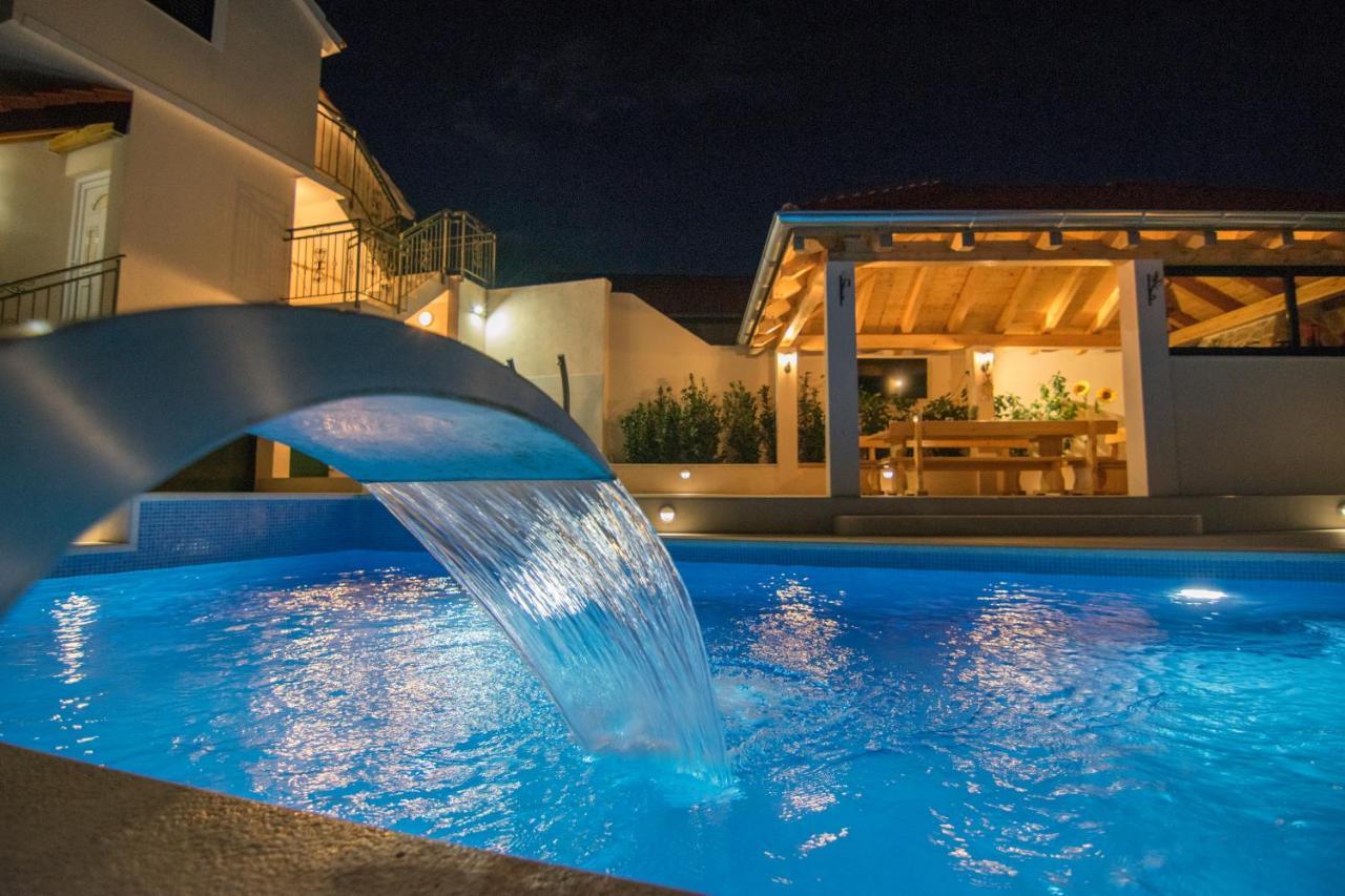 Villa Milena With Heated Pool And Jacuzzi Kostanje Exterior foto