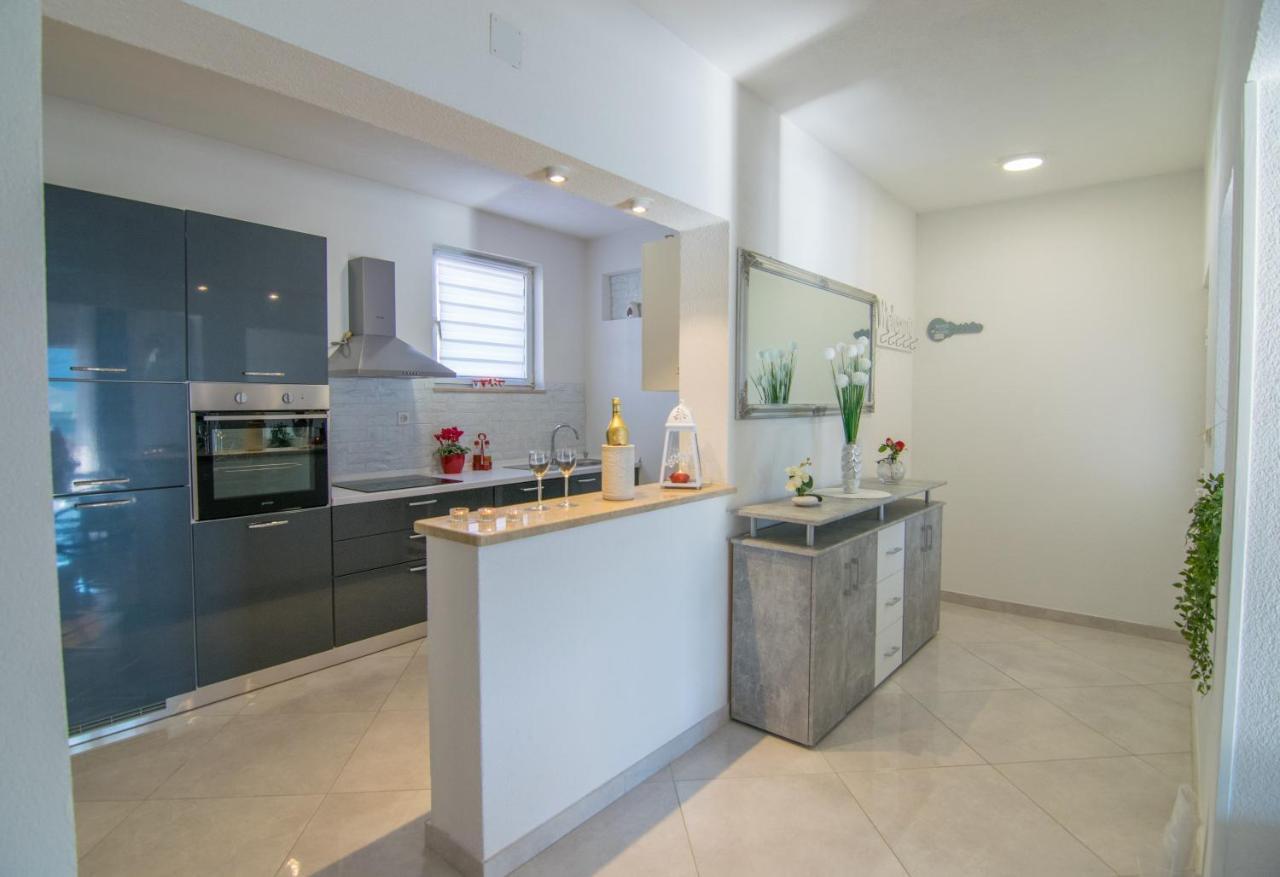 Villa Milena With Heated Pool And Jacuzzi Kostanje Exterior foto