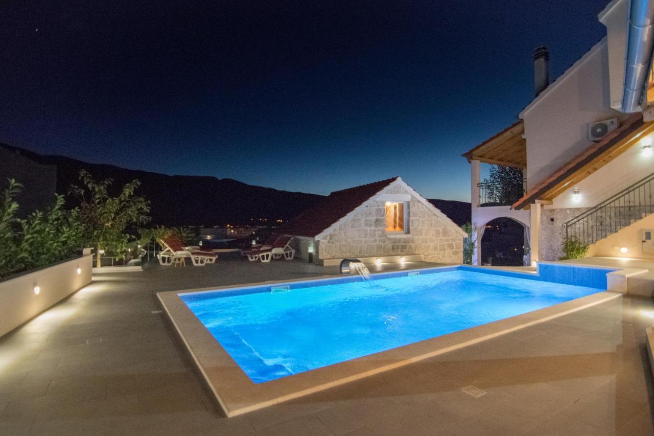 Villa Milena With Heated Pool And Jacuzzi Kostanje Exterior foto