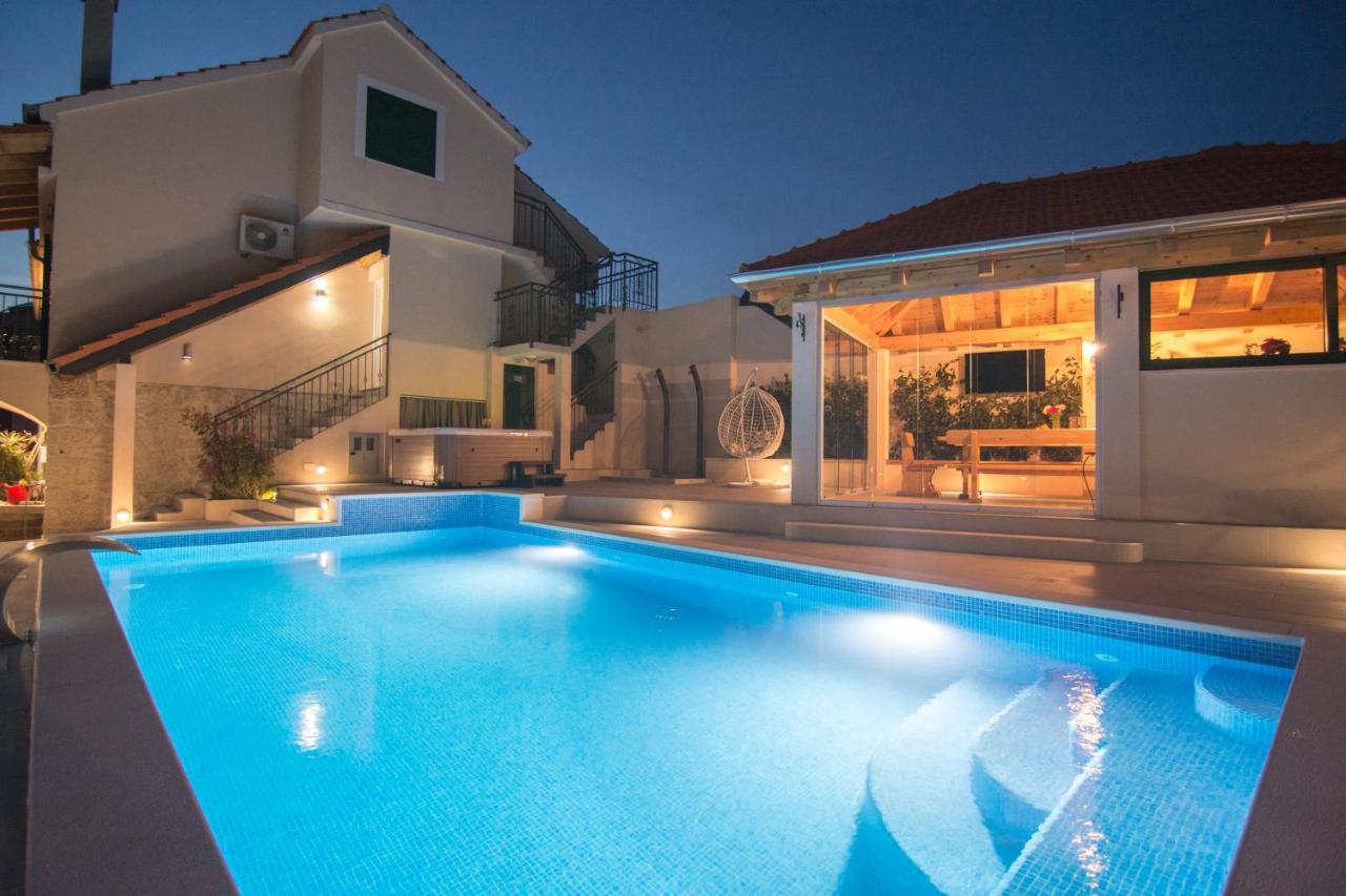 Villa Milena With Heated Pool And Jacuzzi Kostanje Exterior foto